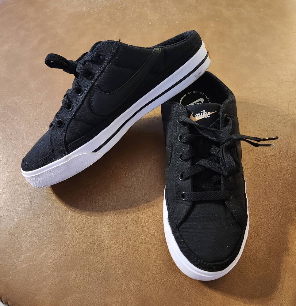 EUC Nike Court Legacy Mule